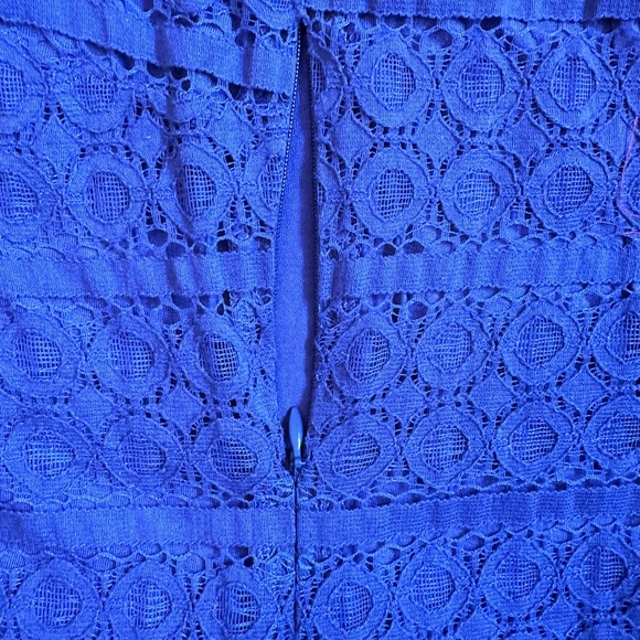 Banana Republic Lace Overlay Top - size 14 - Picture 4 of 7